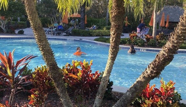 House in Ole exclusive resort close to it all - between Marco Island and Naples