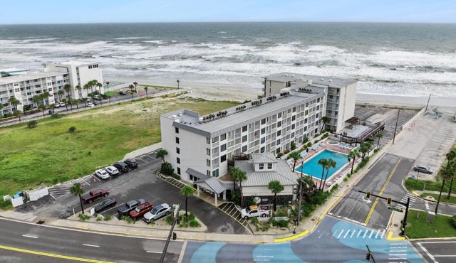 Howard Johnson by Wyndham Oceanfront Daytona Beach