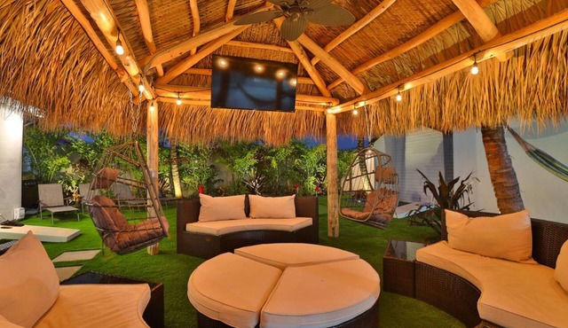 Huge Cove Home w Tiki and Spa+ Bikes, Minutes to Ocean