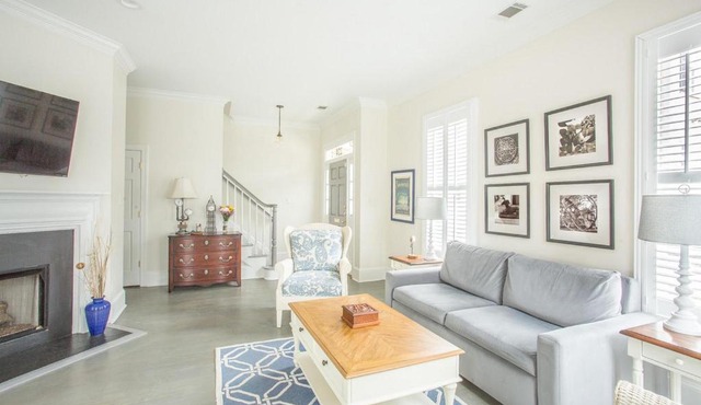 Huntingdon Getaway by Lucky Savannah