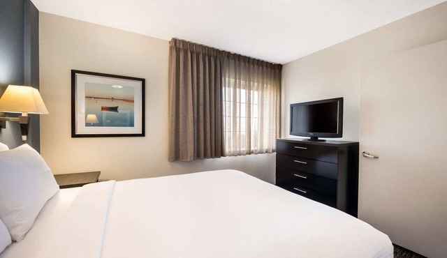 Ideal for Extended Stay: Four 1BR Suites w/Full Kitchen, Near Local Attractions in Brentwood