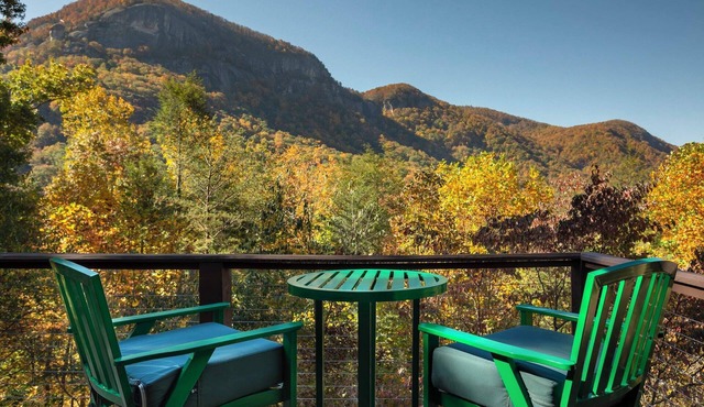Incredible waterfall and mountain views| Hot Tub| Fire Pit