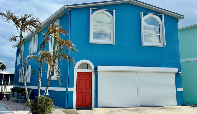 Interior Home 3 Bed 2 1/2 bath near marina