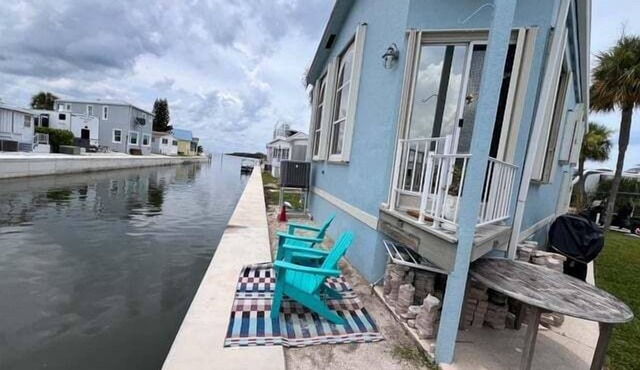 Intracoastal Canal Front Gorgeous 3 bed 2 bath home