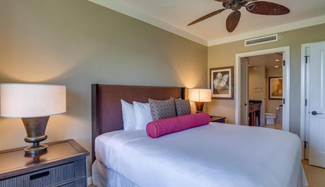 Island Elegance: Beach Retreat Near Kapalua Airport! Onsite Pool, FREE Parking in Lahaina