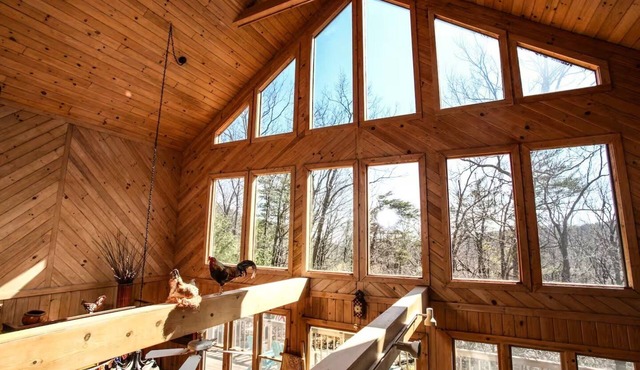 Jasper Gem: 4 bedroom Cabin, Cozy Dual Fire Features, Views & Resort Perks! in Jasper