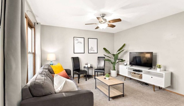Jeff 1 · Cute 2Bed 1.5Bath Duplex w Garage by Walking Trail in Bloomington