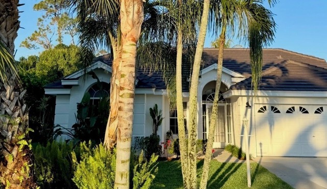 “Just One Look!” East NAPLES family home w/pool. 5 miles to Naples beaches!