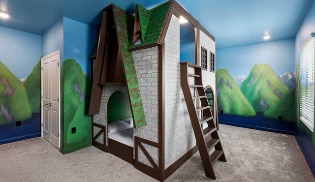 Karaoke Cove | Music Rm, PVT Pool, Fun LR/DR, Storybook Theme BR, Steps to Beach