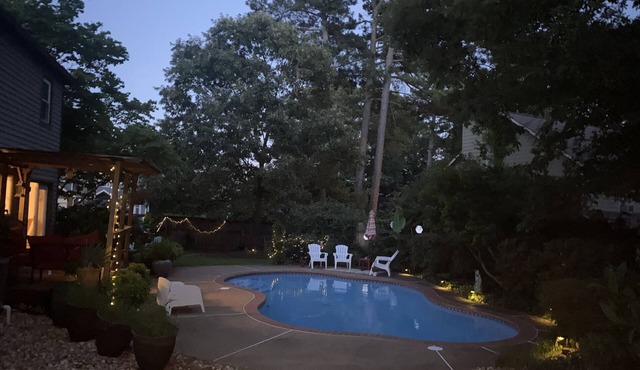 Kennesaw Garden Pool House-Stay close to everything; Lake Point, Braves, and KSU