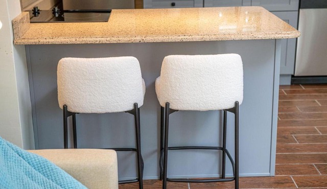King Bed Step to Madeira Beach Heated Pool Private