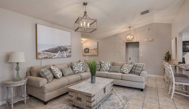 King Bed Suite, Fireside Hot Tub, Gameroom