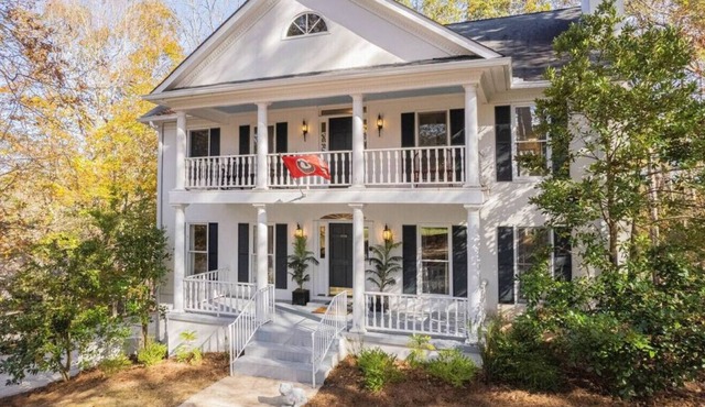 ⚡️⚡️⚡️KING Beds near UGA: Theater, Game Room, Hot Tub, Golf & River, 4 Game Tables⚡️⚡️⚡️