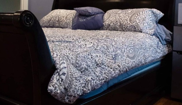 King size bed on quiet wooded property, near 485