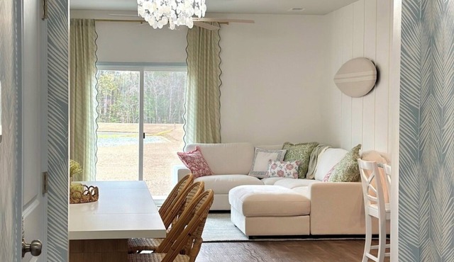 King Suite - Pools, Waterslide, Splashpad 5BR/3BA in Summerville