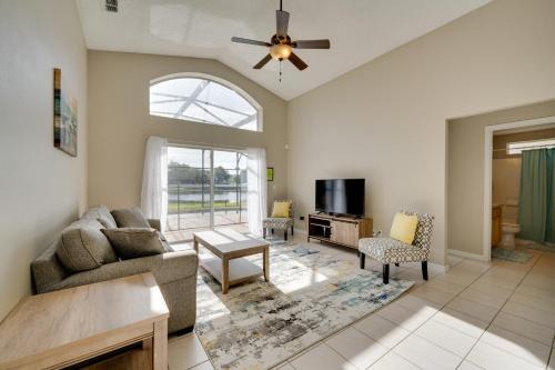Kissimmee Getaway w/Pool ~ 7 Mi to Disney!