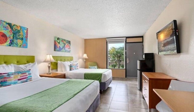 Kissimmee Ideal Room w 2 DBL Beds & Pool Near Local Attractions
