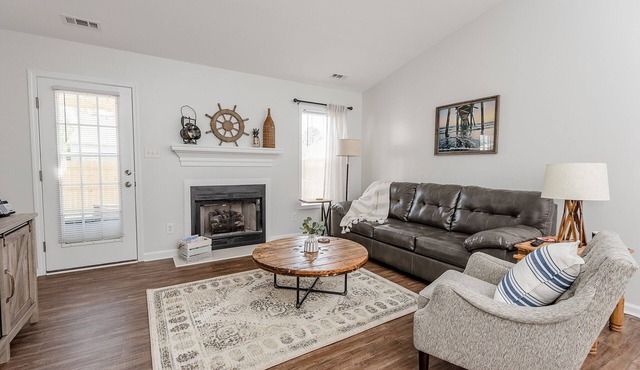 Kobe Cabana a Tastefully decorated duplex - Near MCAS Cherry Point – VERY CLEAN!