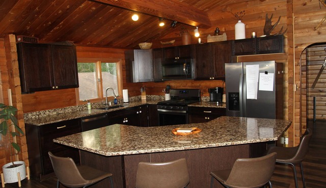 Kozy Rustic Knot with water access to Crane Lake in Crane Lake