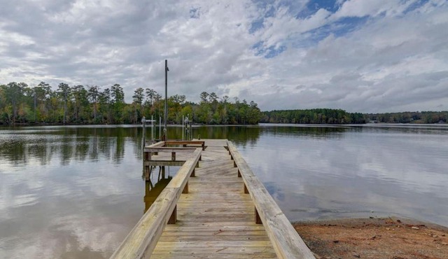 La La Lakehouse Sleeps 6