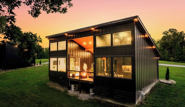 La Notte Modern Black Chalet