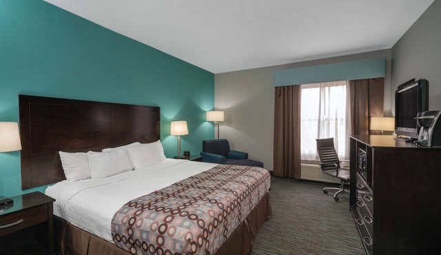La Quinta Inn & Suites by Wyndham Knoxville East