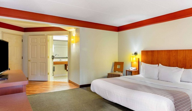 La Quinta Inn & Suites by Wyndham Raleigh Crabtree