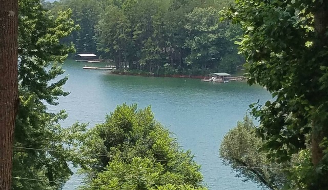 Lake Chatuge Country Cottages - Redbud Retreat FREE WiFi, Parking & Prem Chnls