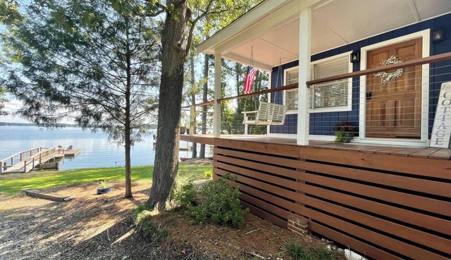 Lake Cottage Big Views Private Dock, Boat Ramp, Kayaks and Putting Green!