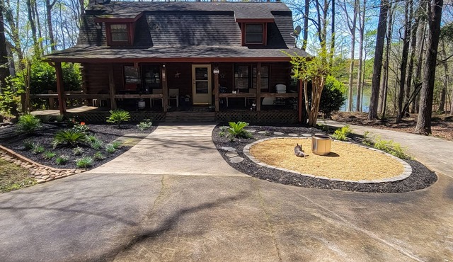 Lake Hartwell-front cabin with firepit, gameroom + private dock