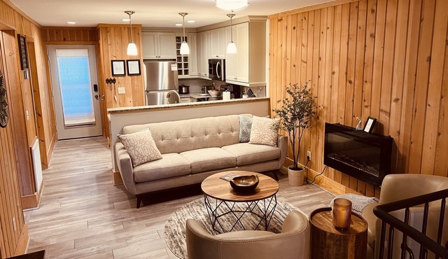 Lake Keowee condo near Clemson, hiking, golf, boating