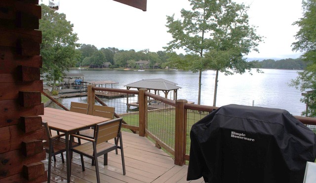 Lake Side Log Cabin, Private Dock, Movie Sunrise Views! in Eclectic