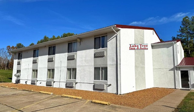 Lake Tree Inn & Suites