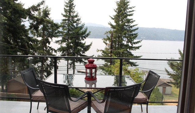 Lake Whatcom Summer home, 100' private beach, paddle boards and kayaks! in Bellingham