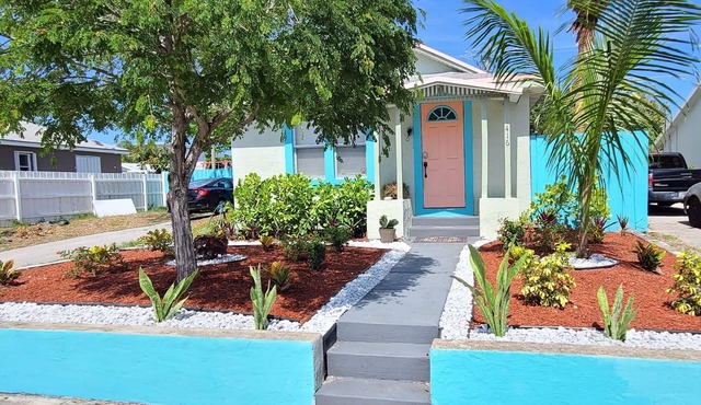Lake Worth Beach Paradise Cove Cottage - 2-1 Bedroom