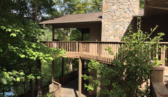 Lakefront Fun Family Getaway on Fontana Lake Private Dock Pontoon and more!
