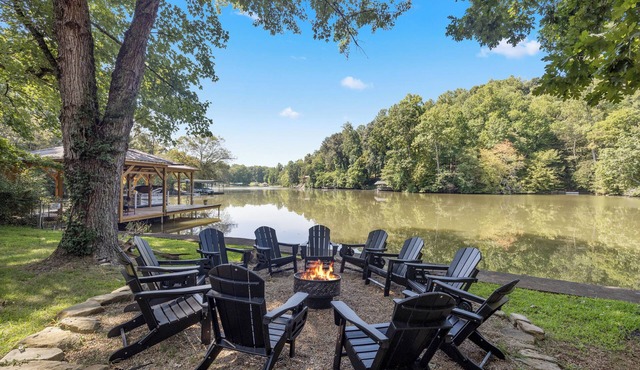 Lakefront Louisville House w/Dock and Covered Pavilion Near UT and West Knox!