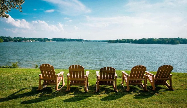 Lakefront Property Studio with Private Porch #39 at Long Cove Resort
