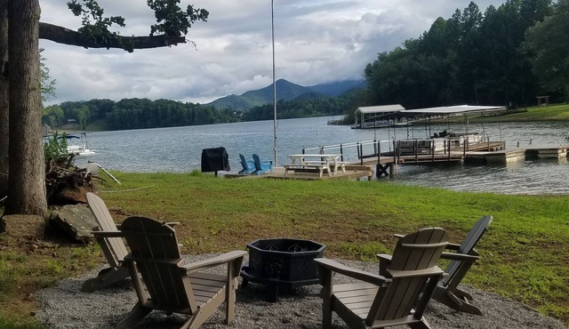 Lakefront Retreat on Chatuge – 5 Min to Town w/Mother-in-Law Suite- sleeps 10