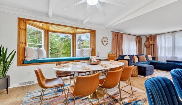 Lakehouse Landing | Sleeps 8 | Peaceful Escape