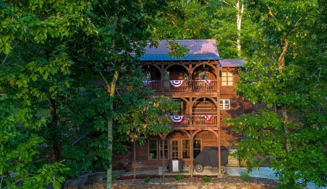Lakeside Lodge Retreat | Luxury Cabin on Watts Bar