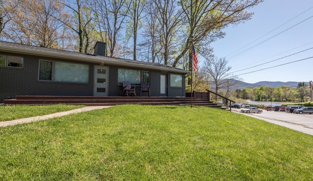 Lakeview Knoll | Mountain Views & Steps From Scenic Lake Tomahawk!