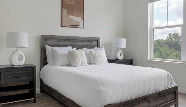 Landing | Amazing 2BD, Gym, Rooftop Lounge