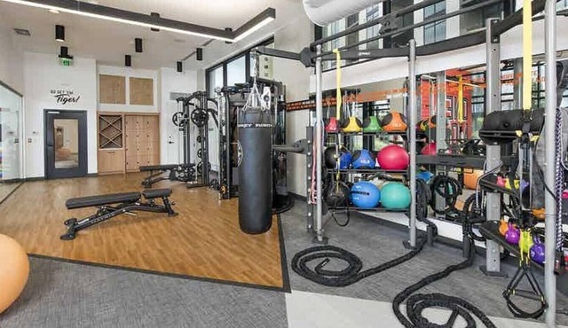 Landing at AMLI Lenox - 1 Bedroom in Buckhead in Atlanta