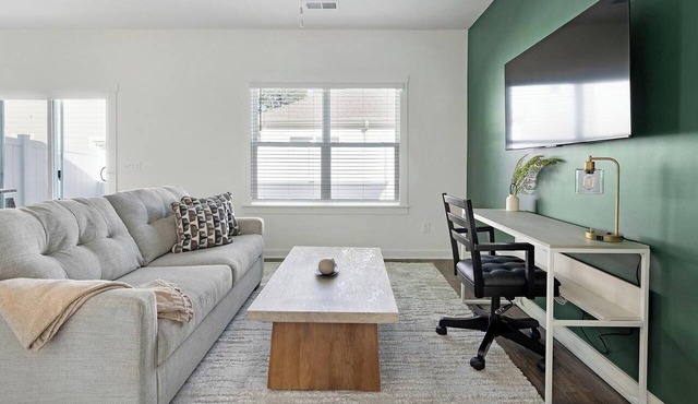 Landing | Beautiful 1BD, Gym, Pool