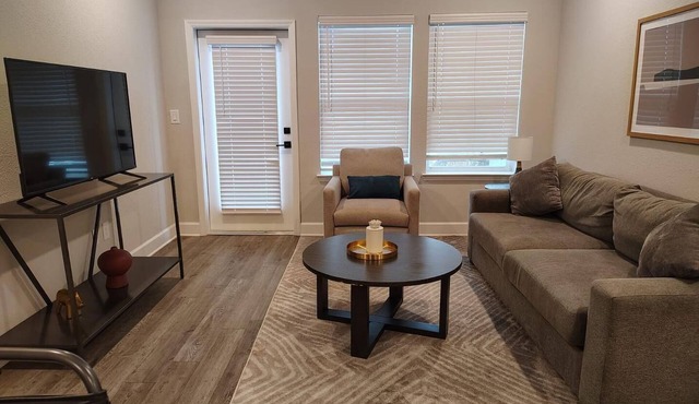 Landing | Beautiful 1BD, Pool, Gym