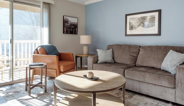 Landing | Chic 2BD, Gym, Pool in Eureka