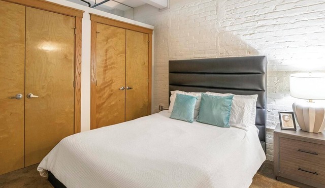 Landing | Chic 2BD, Gym, Pool