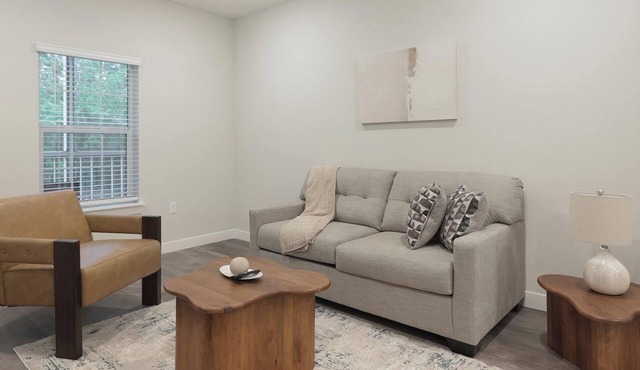 Landing | Modern 2BD, Gym
