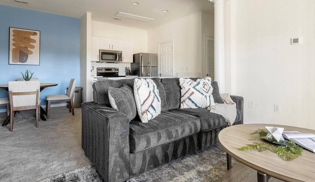 Landing | Modern 2BD, Gym